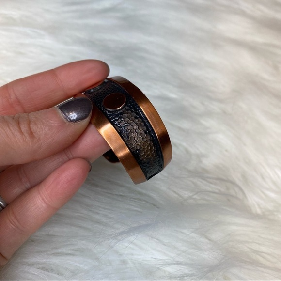 Vintage Copper Bell Marked Black & Copper Modern Textured Bangle Bracelet - Picture 9 of 9